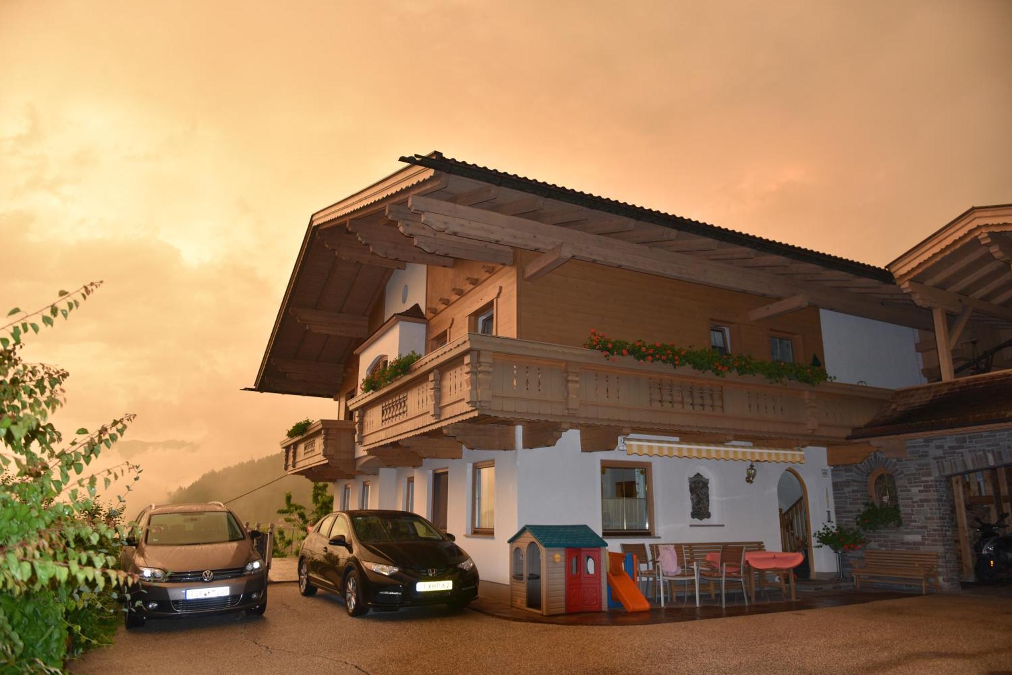 Ferienwohnung Ausblick Zillertal Hainzenberg Exterior photo